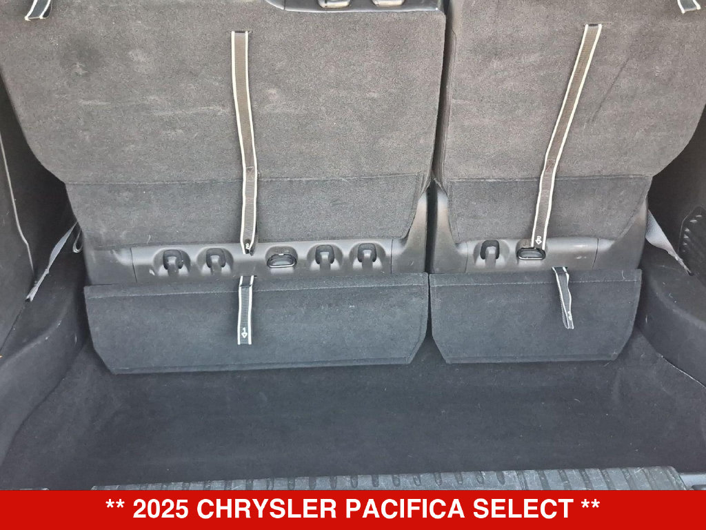 Thumbnail: 2025 Chrysler Pacifica - 7