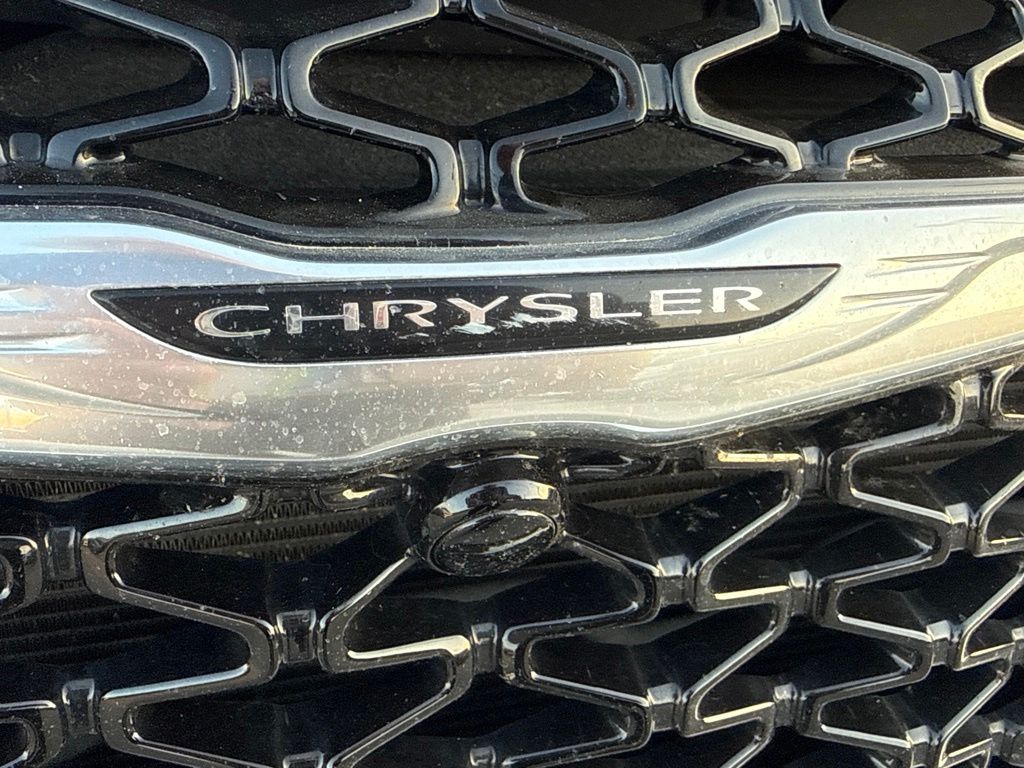Thumbnail: 2025 Chrysler Pacifica - 8