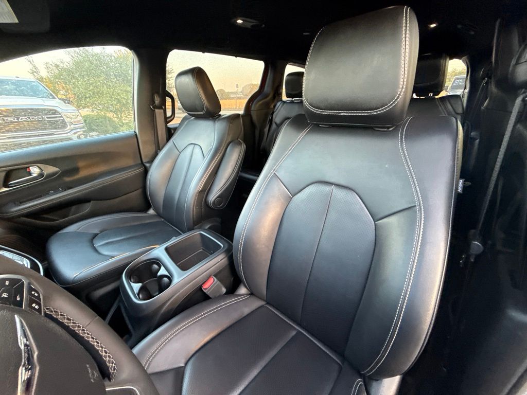 Thumbnail: 2025 Chrysler Pacifica - 9