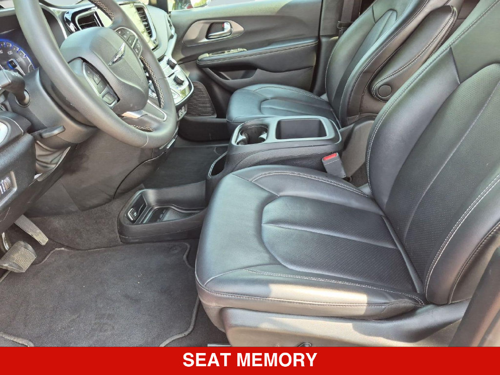 Thumbnail: 2025 Chrysler Pacifica - 9