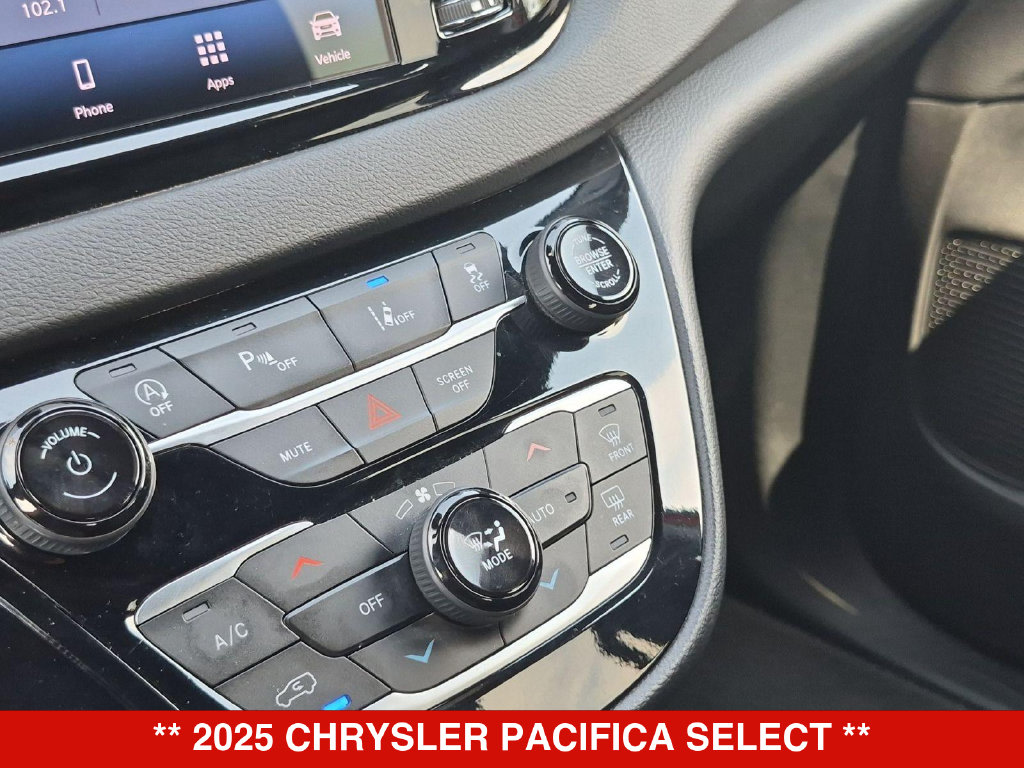 Thumbnail: 2025 Chrysler Pacifica - 30