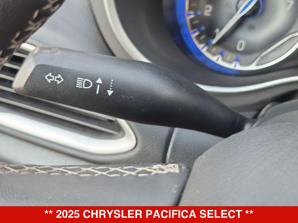 Thumbnail: 2025 Chrysler Pacifica - 28