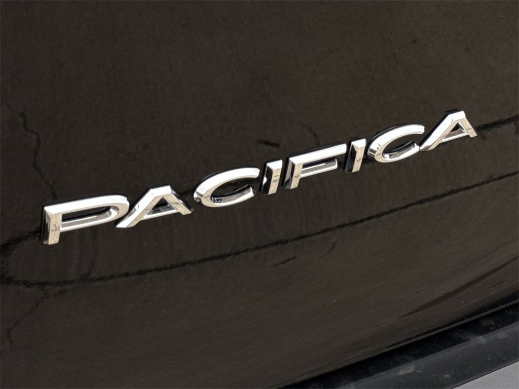 Thumbnail: 2025 Chrysler Pacifica - 7