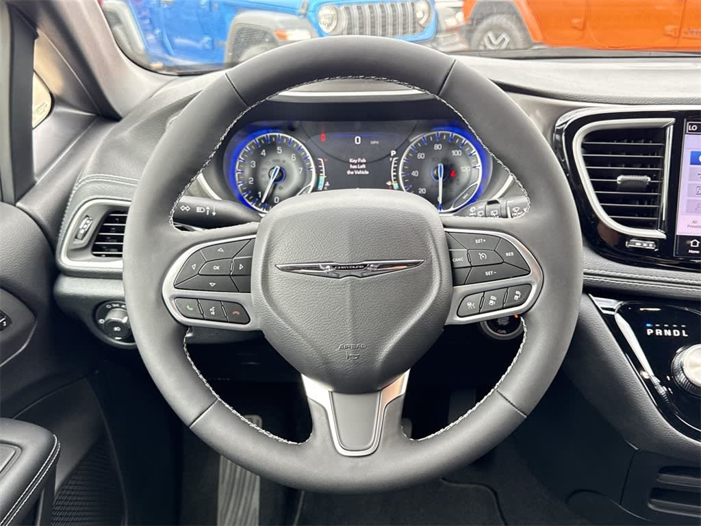 Thumbnail: 2025 Chrysler Pacifica - 14