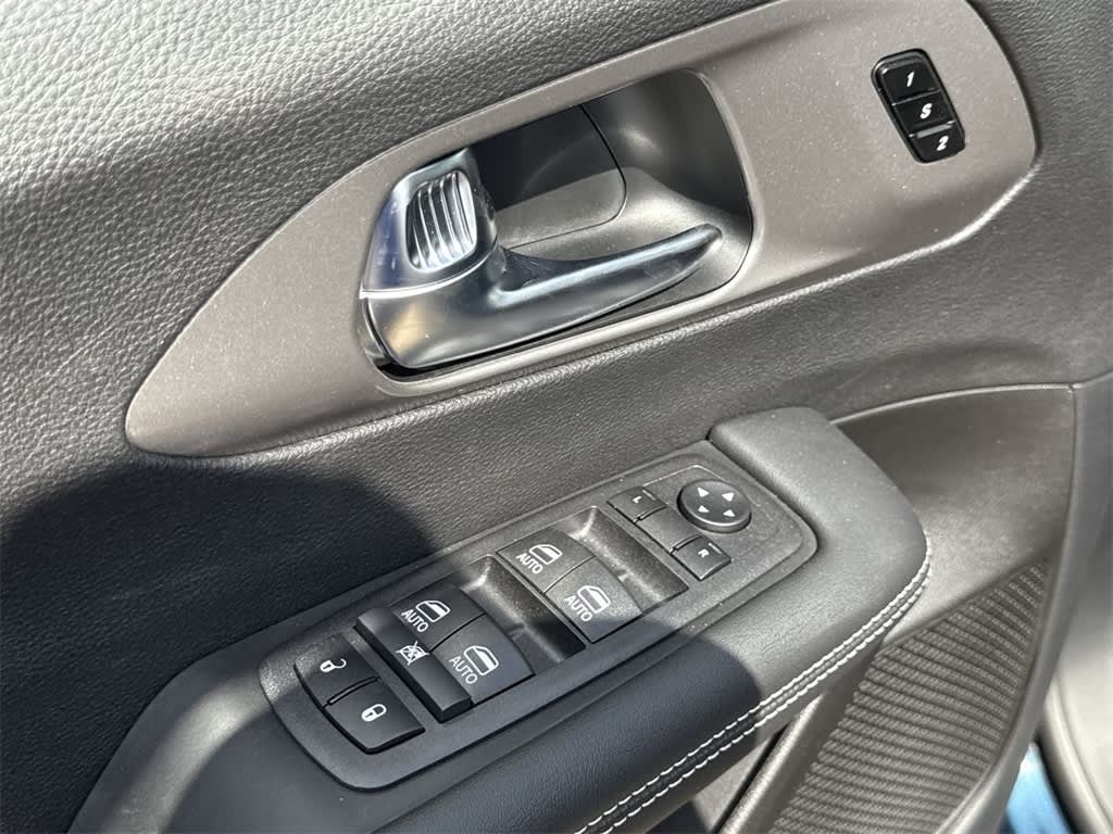 Thumbnail: 2025 Chrysler Pacifica - 25