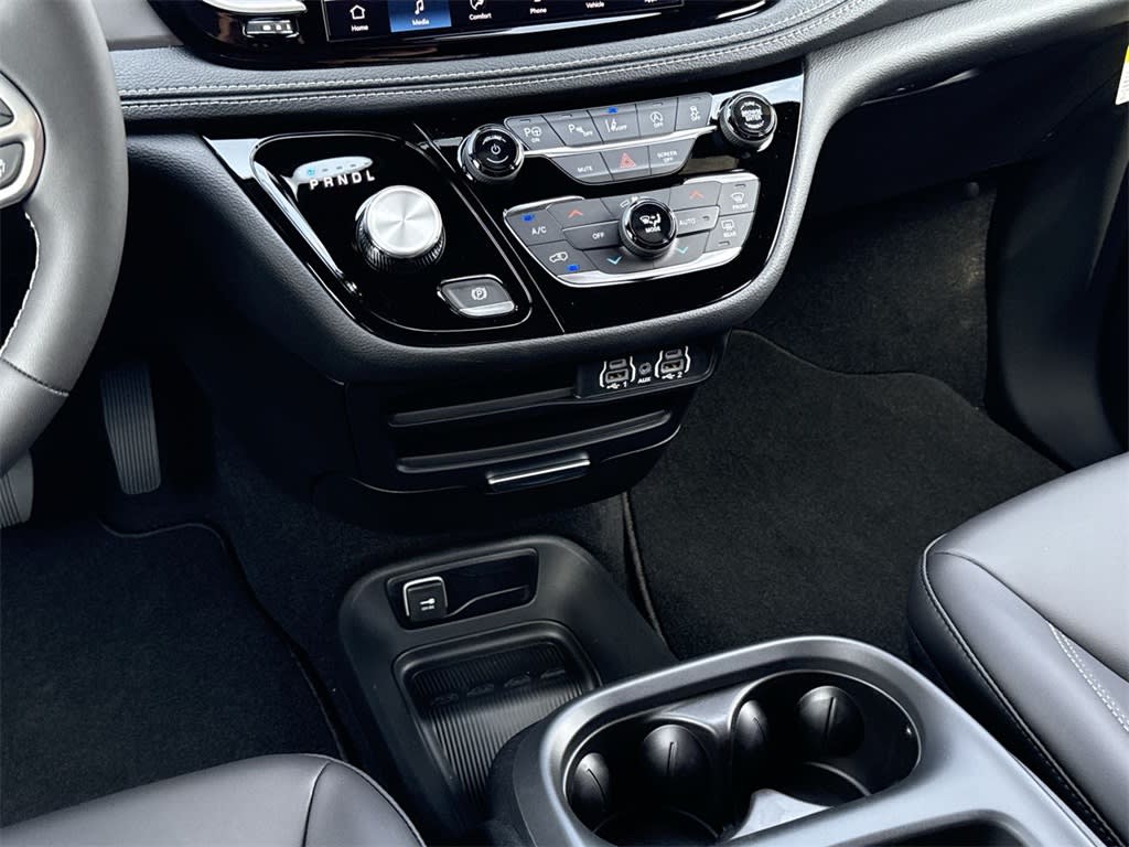 Thumbnail: 2025 Chrysler Pacifica - 16