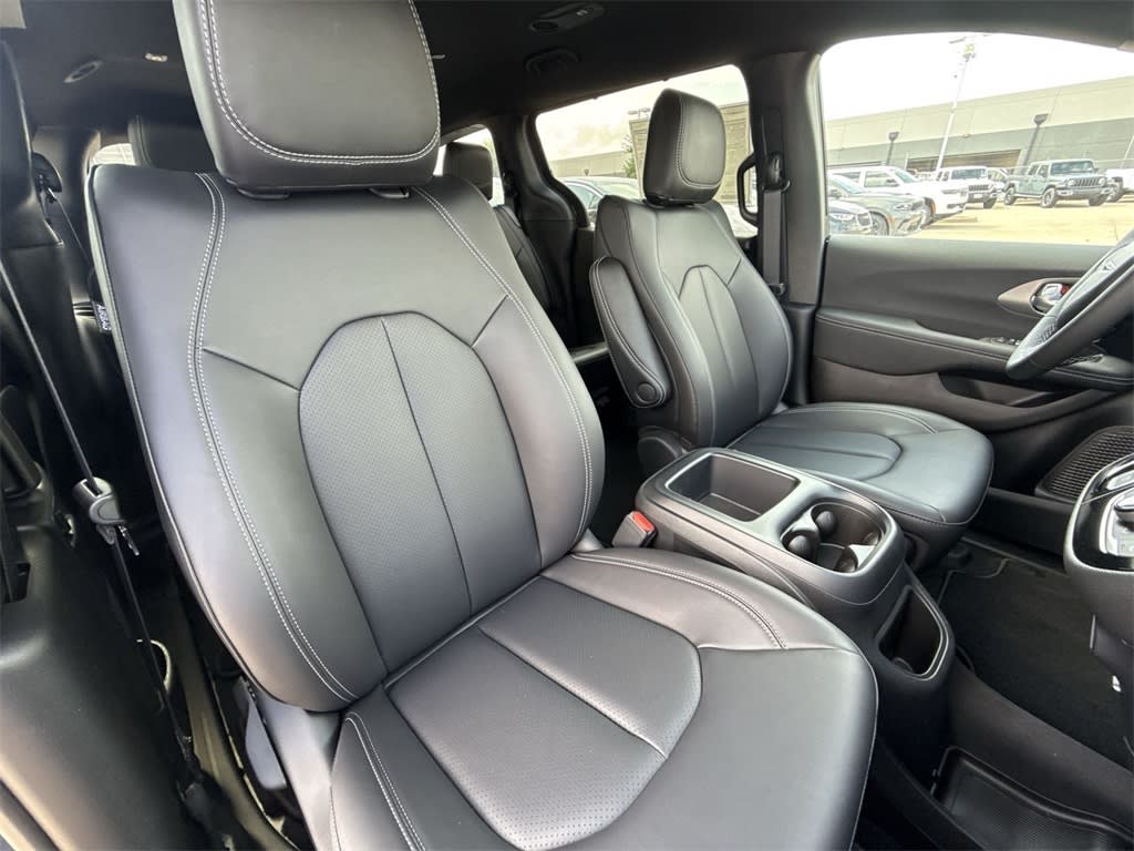 Thumbnail: 2025 Chrysler Pacifica - 12