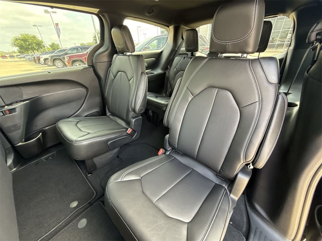 Thumbnail: 2025 Chrysler Pacifica - 21