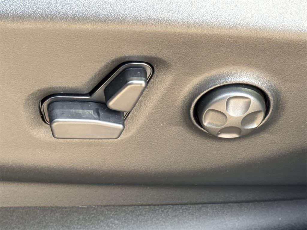 Thumbnail: 2025 Chrysler Pacifica - 24