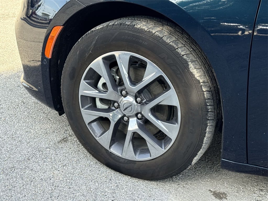 Thumbnail: 2022 Chrysler Pacifica - 8