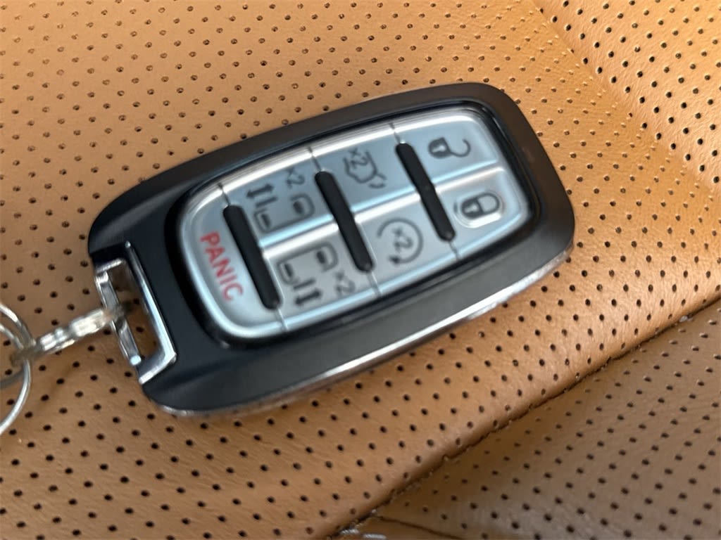 Thumbnail: 2022 Chrysler Pacifica - 18