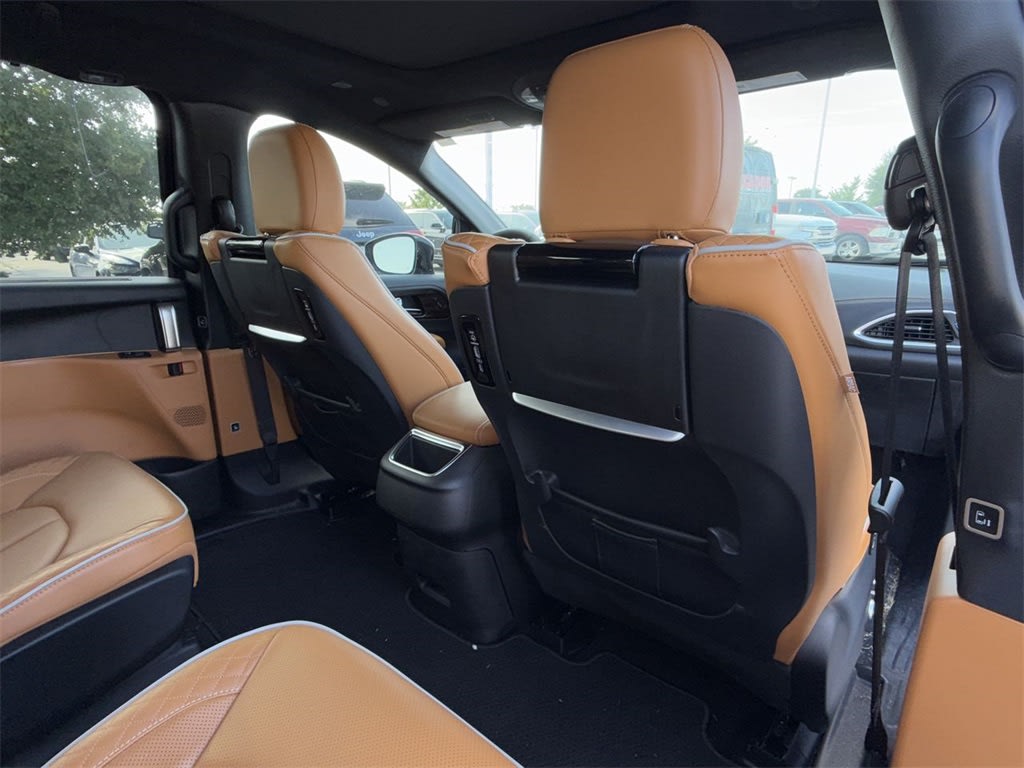 Thumbnail: 2022 Chrysler Pacifica - 21