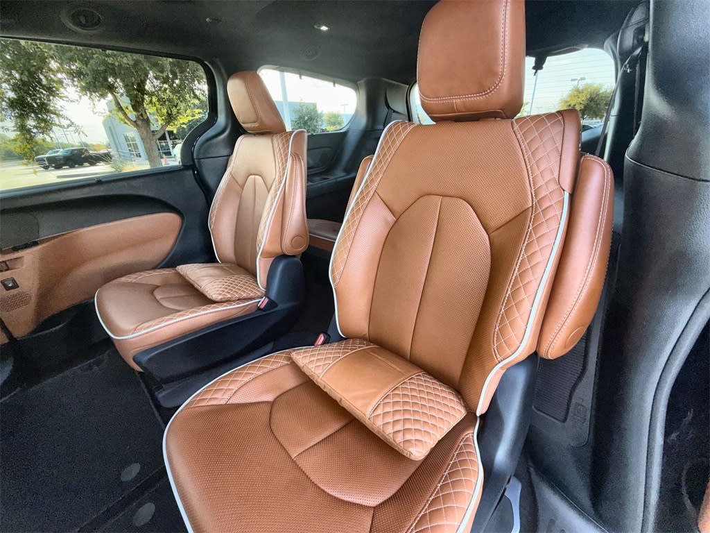 Thumbnail: 2024 Chrysler Pacifica - 20