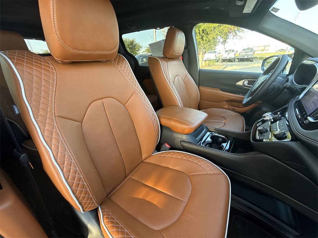 Thumbnail: 2024 Chrysler Pacifica - 12