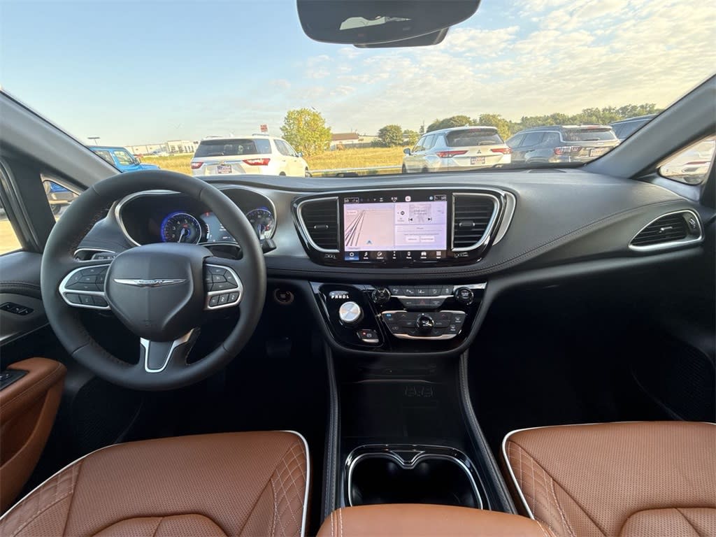 Thumbnail: 2024 Chrysler Pacifica - 10