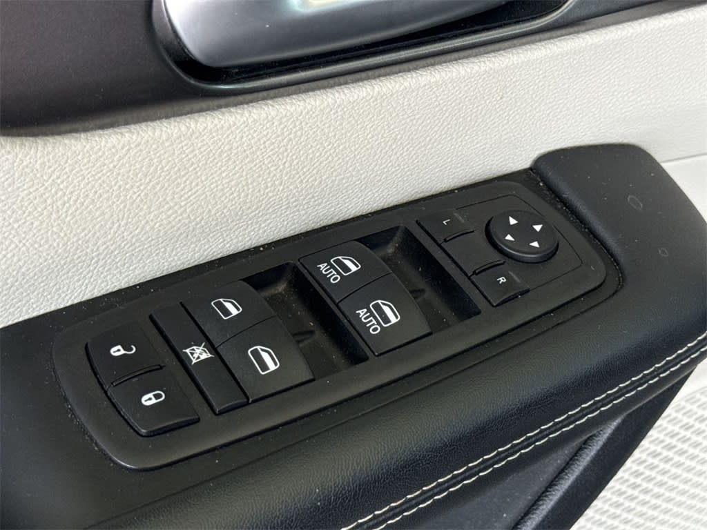 Thumbnail: 2024 Chrysler Pacifica - 24