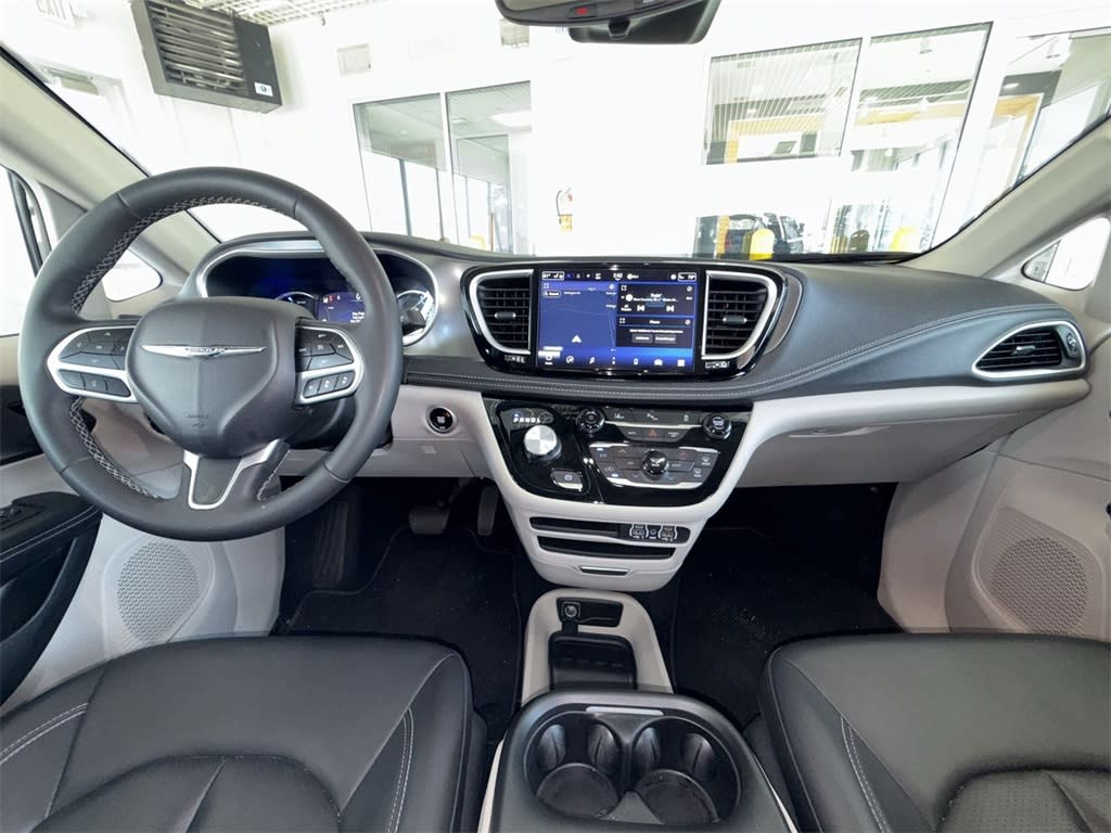 Thumbnail: 2024 Chrysler Pacifica - 13