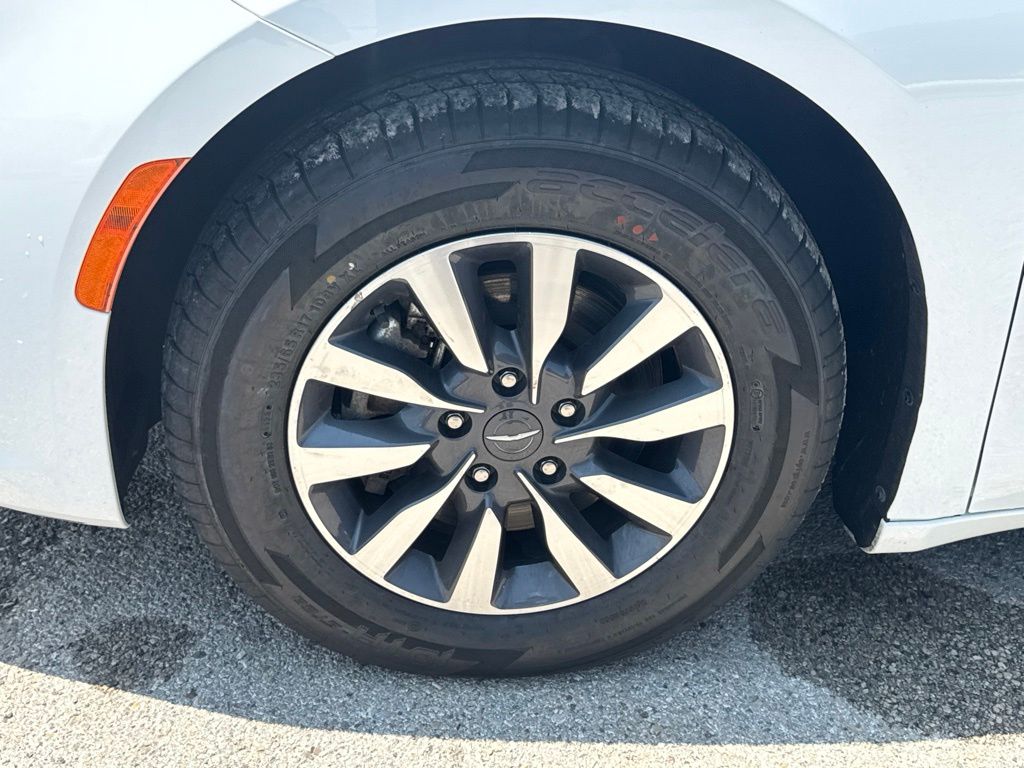 Thumbnail: 2024 Chrysler Pacifica - 8