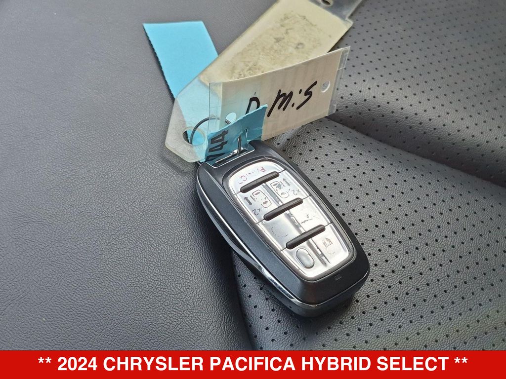 Thumbnail: 2024 Chrysler Pacifica - 16