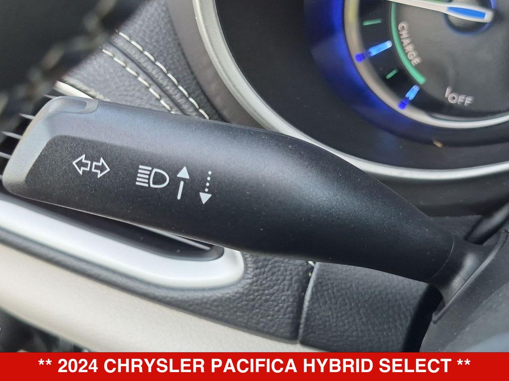 Thumbnail: 2024 Chrysler Pacifica - 7