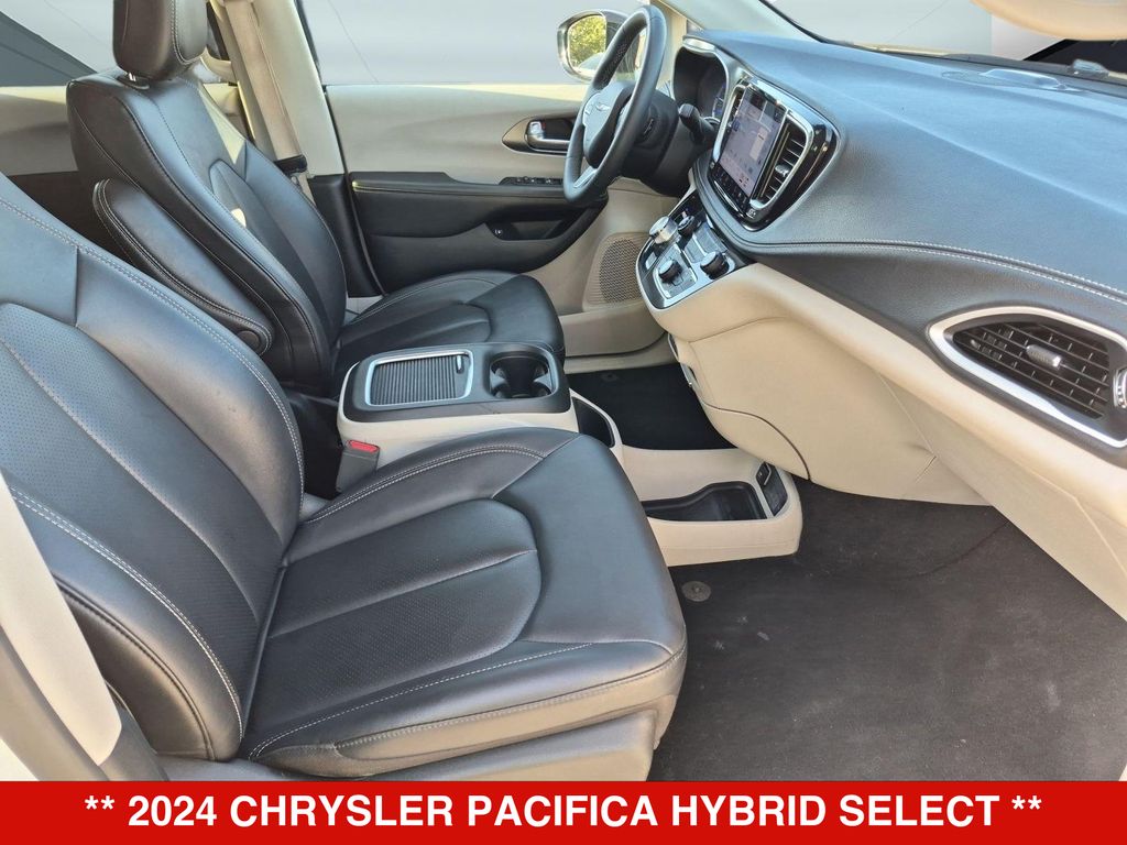 Thumbnail: 2024 Chrysler Pacifica - 24