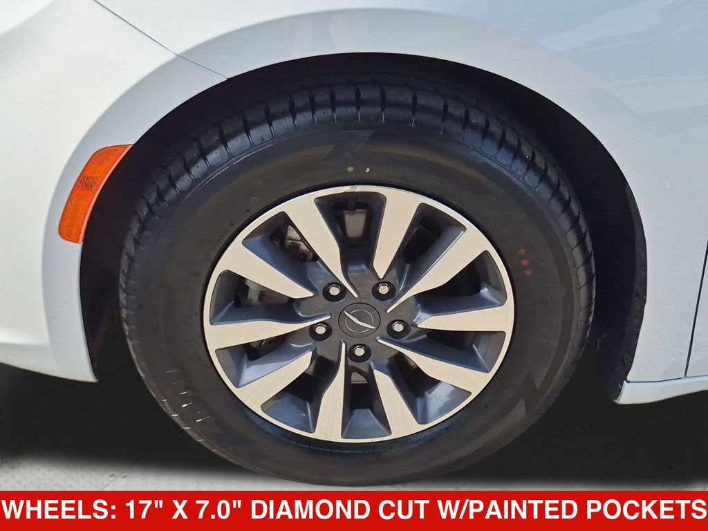 Thumbnail: 2024 Chrysler Pacifica - 8