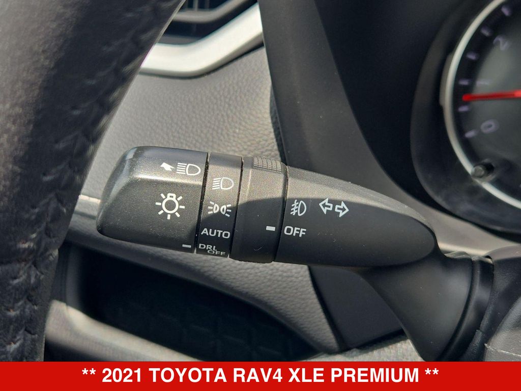 Thumbnail: 2021 Toyota RAV4 - 31