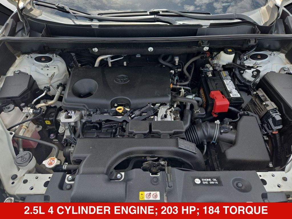 Thumbnail: 2021 Toyota RAV4 - 9