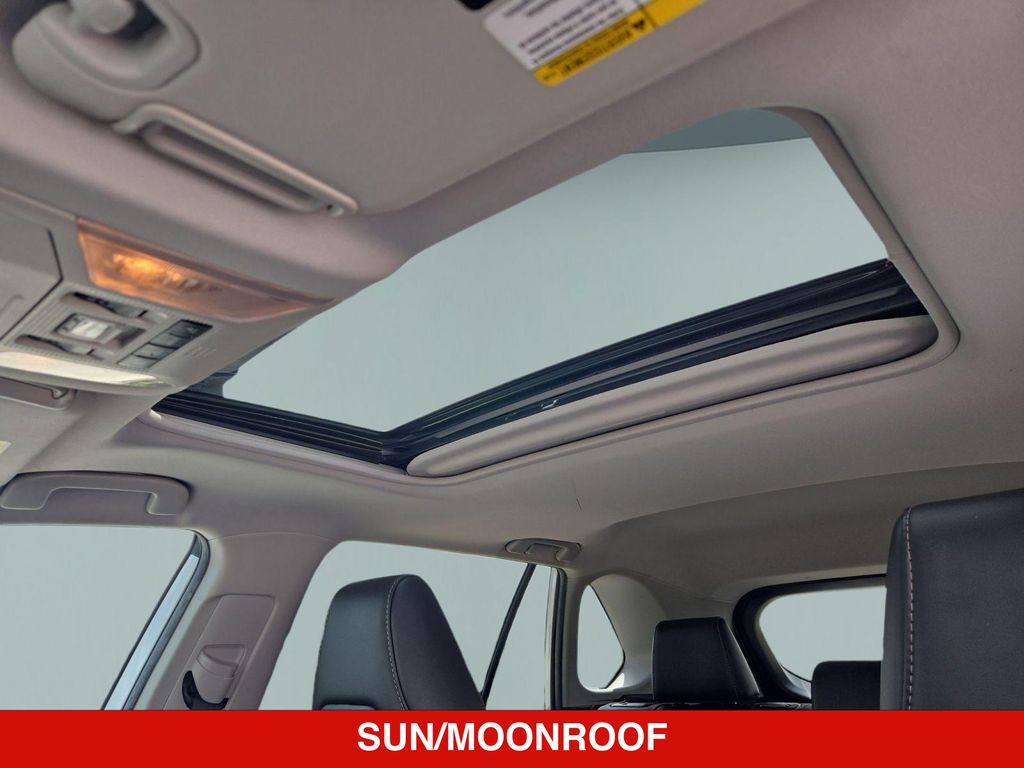 Thumbnail: 2021 Toyota RAV4 - 26