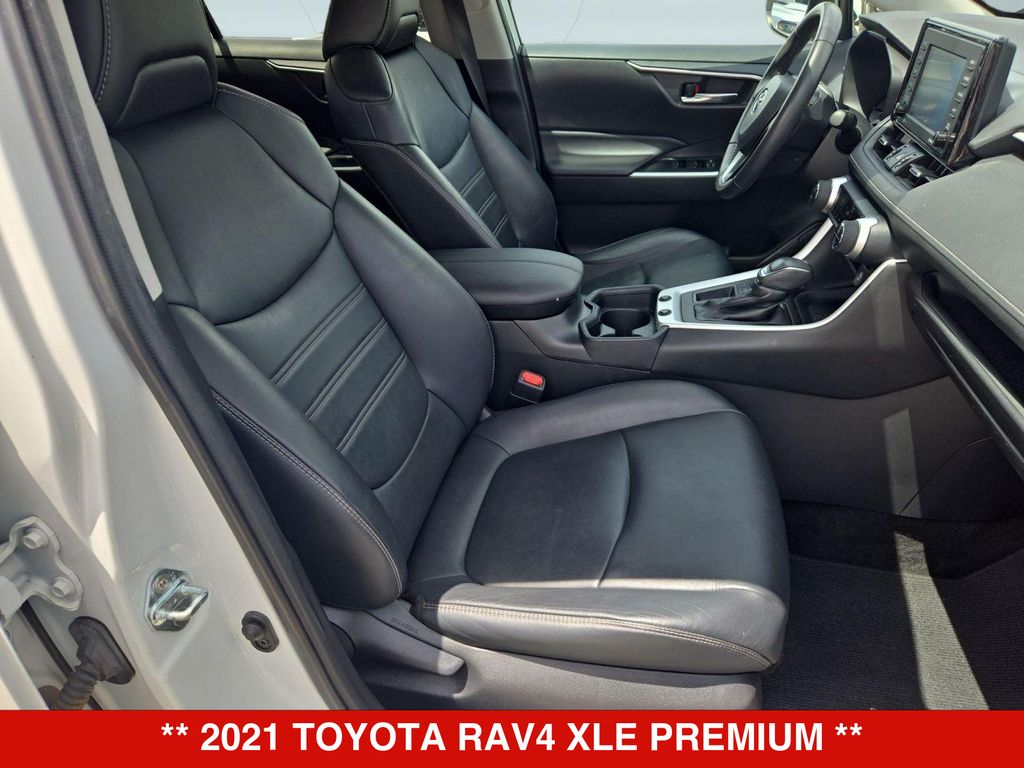 Thumbnail: 2021 Toyota RAV4 - 12