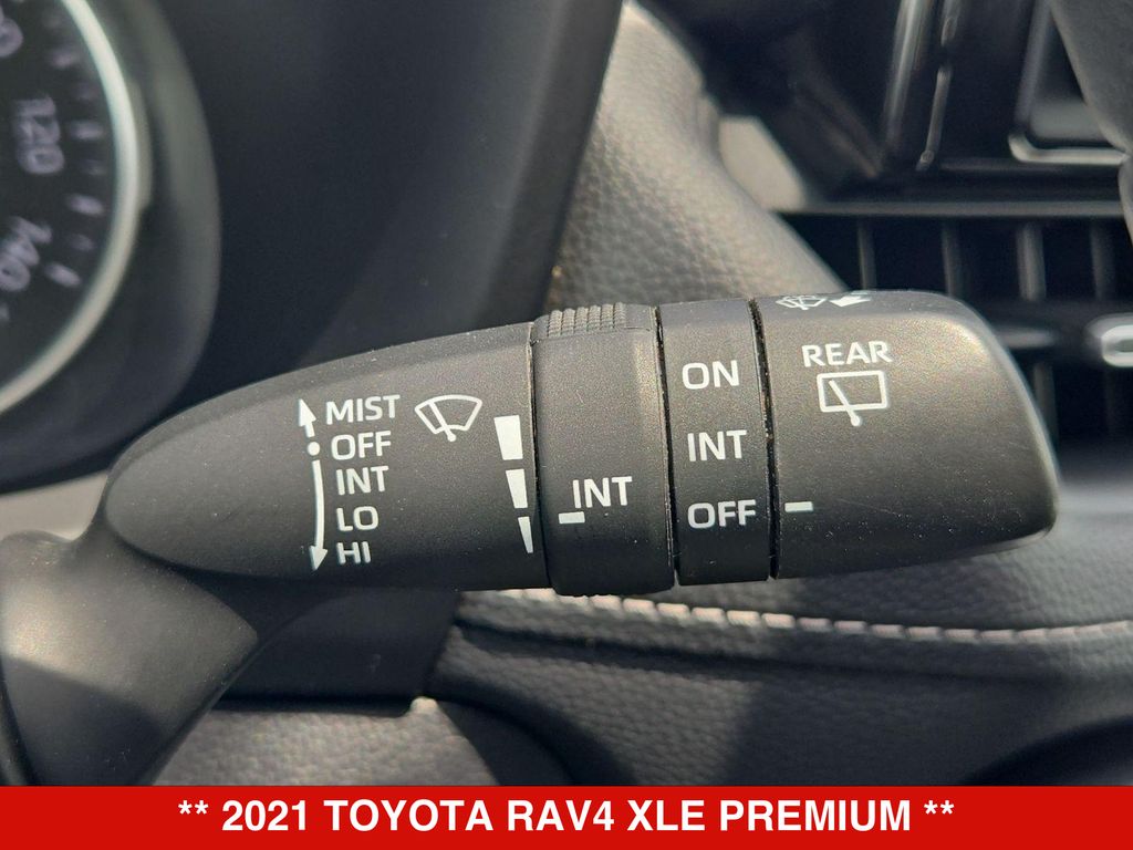 Thumbnail: 2021 Toyota RAV4 - 17