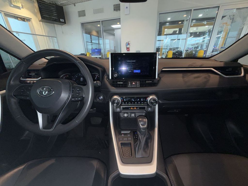 Thumbnail: 2023 Toyota RAV4 - 8