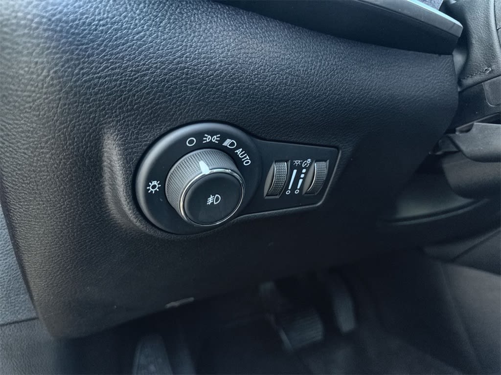 Thumbnail: 2023 Jeep Compass - 23