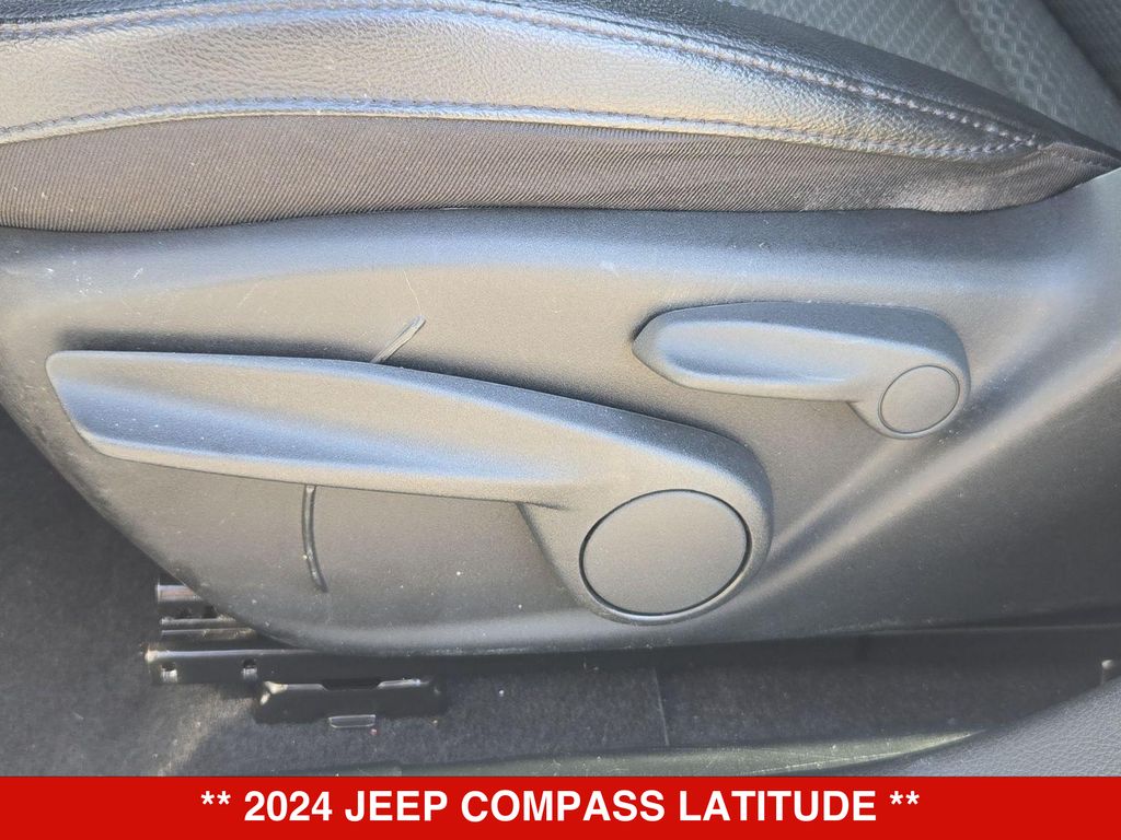 Thumbnail: 2024 Jeep Compass - 25