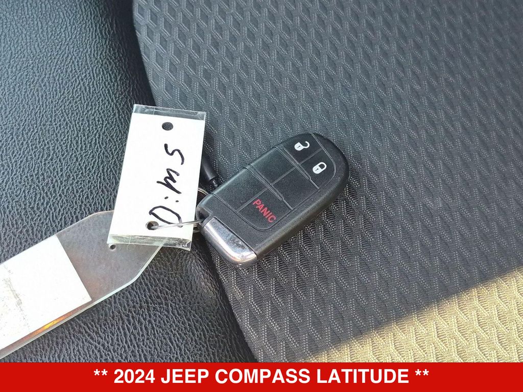 Thumbnail: 2024 Jeep Compass - 34