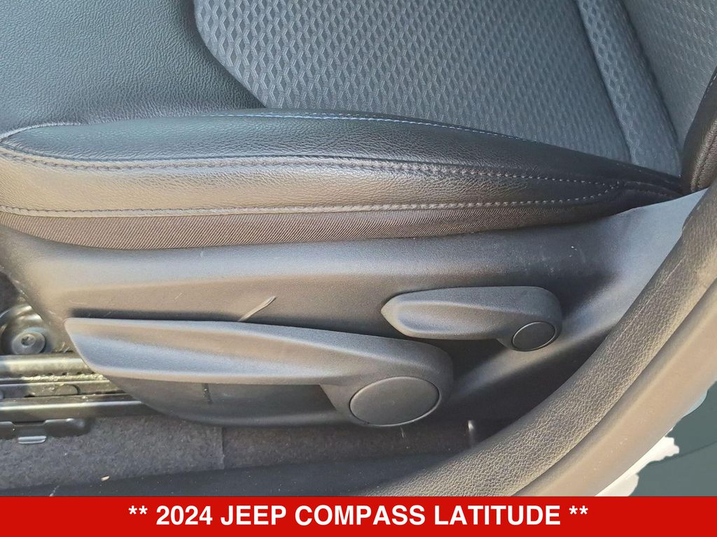 Thumbnail: 2024 Jeep Compass - 25