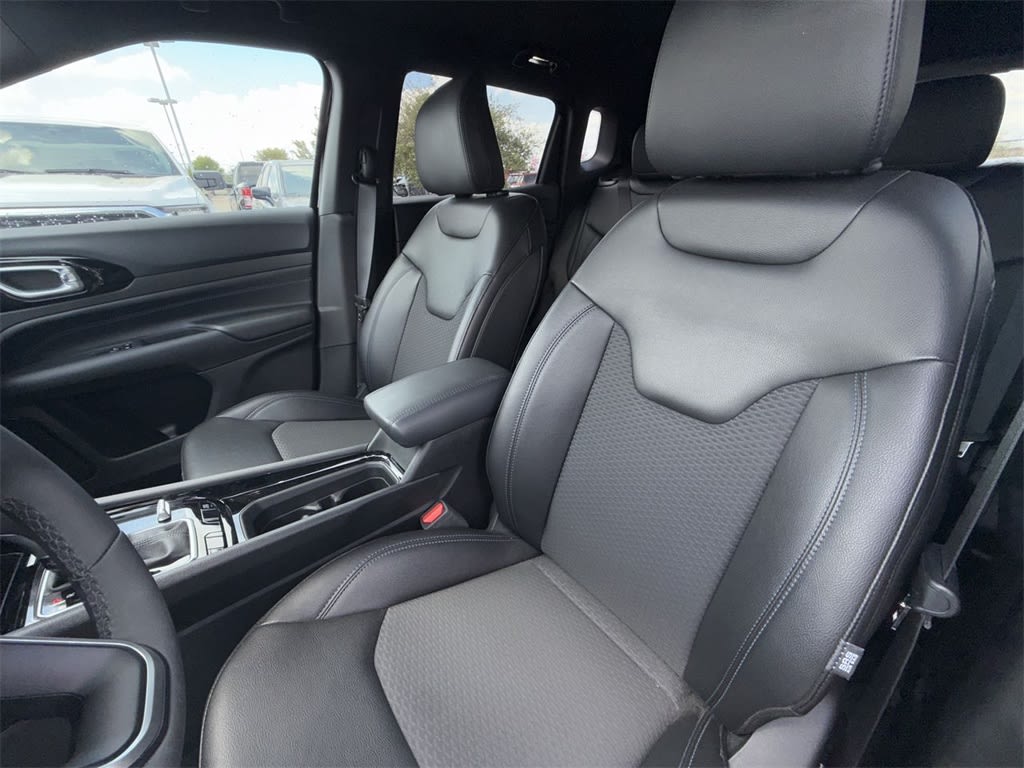 2025 Jeep Compass Latitude 11