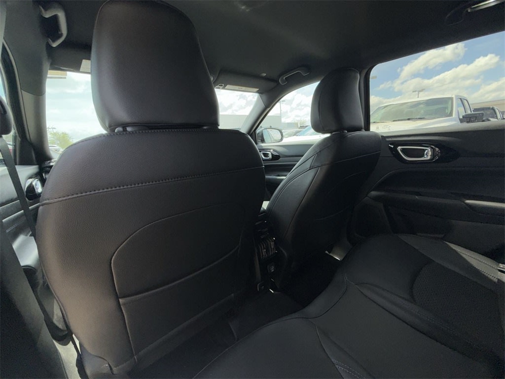 2025 Jeep Compass Latitude 12