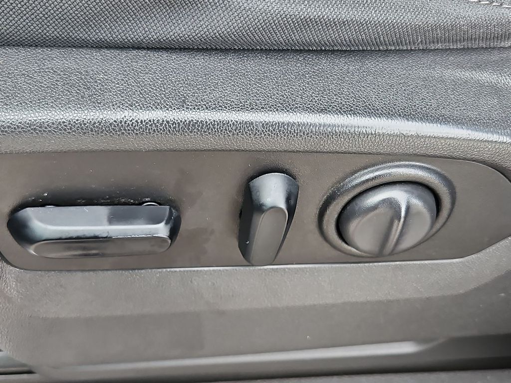Thumbnail: 2021 Chevrolet Silverado 1500 - 26