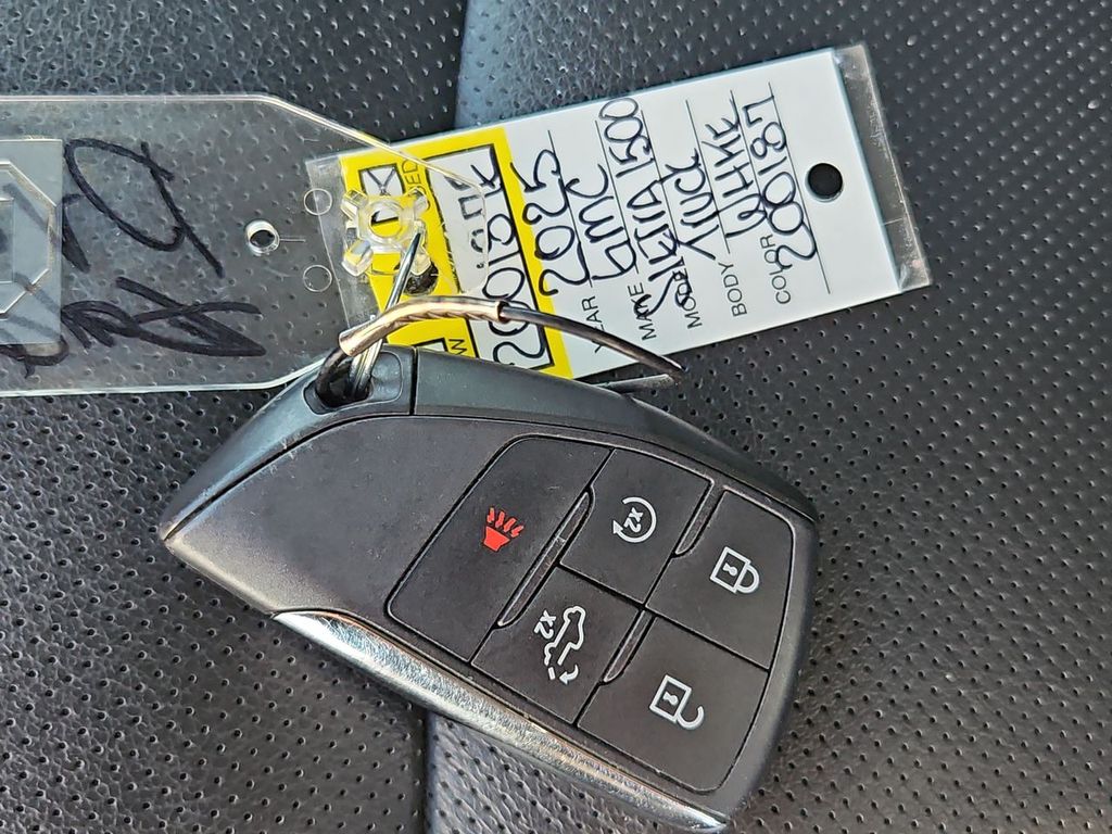 Thumbnail: 2025 GMC Sierra 1500 - 17