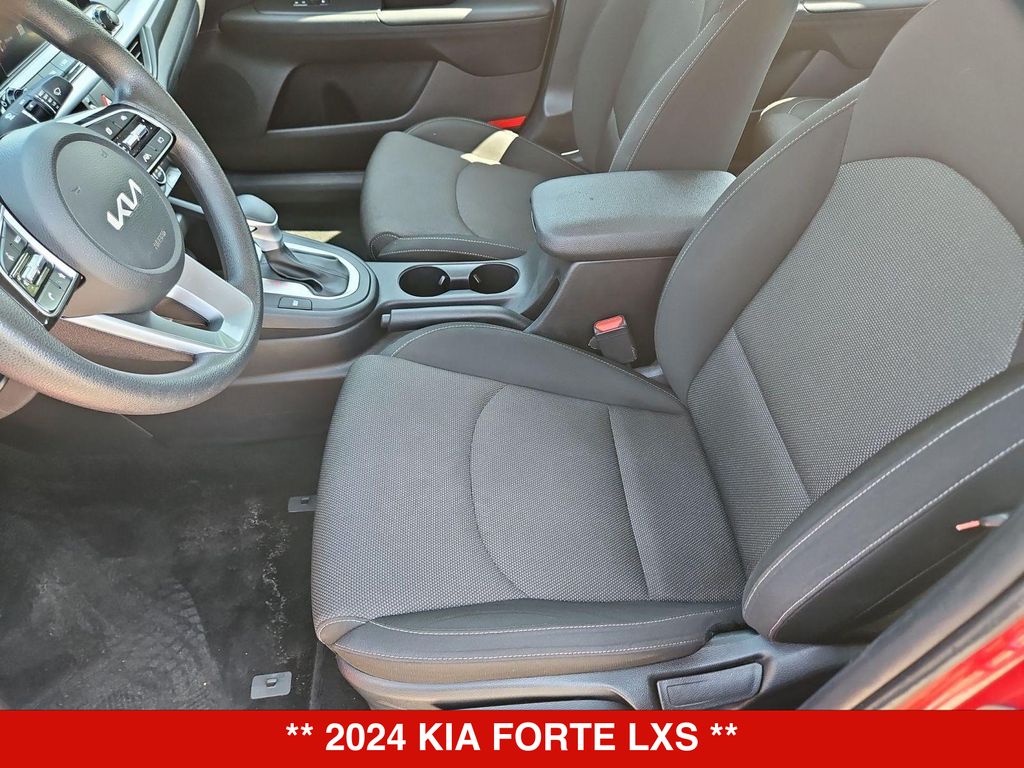 Thumbnail: 2024 Kia Forte - 9