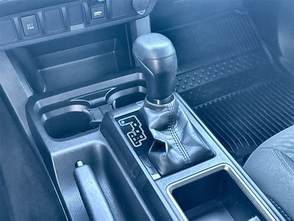 Thumbnail: 2022 Toyota Tacoma - 15