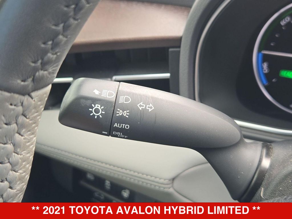 Thumbnail: 2021 Toyota Avalon - 31