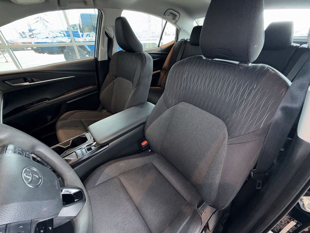 Thumbnail: 2025 Toyota Camry - 10