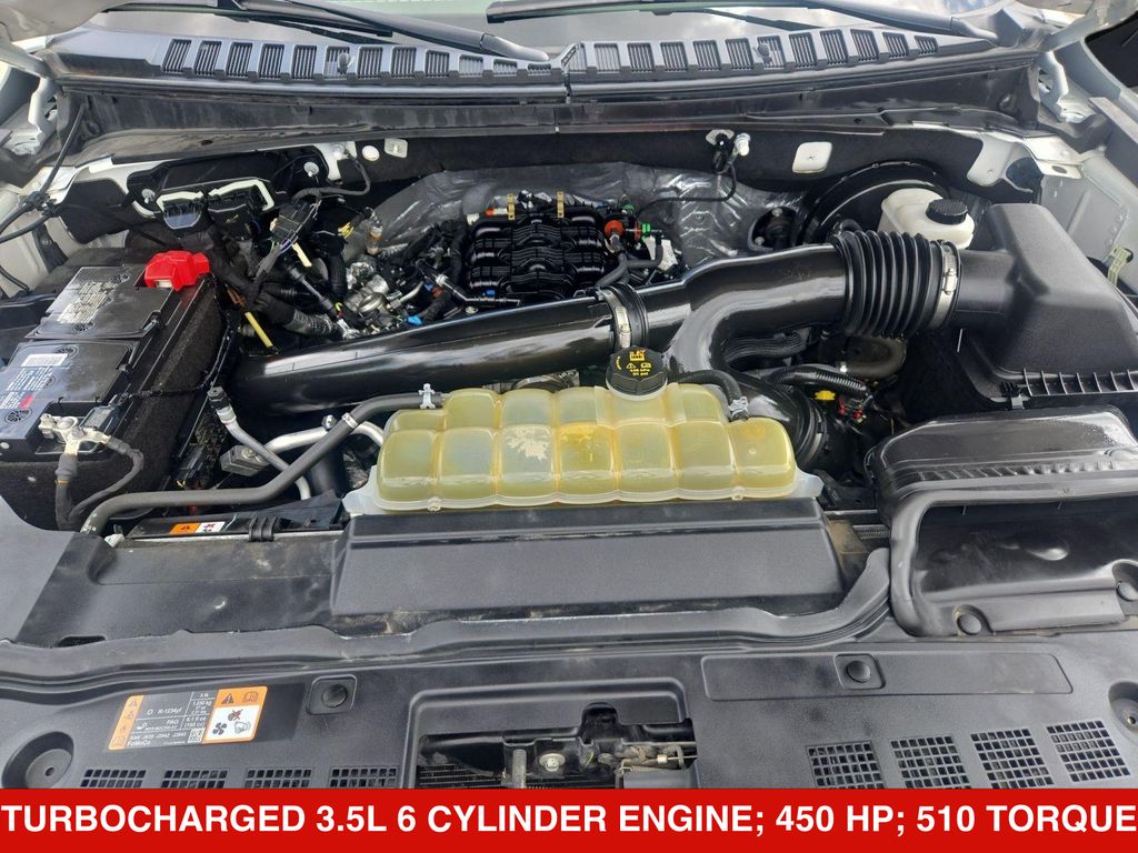Thumbnail: 2021 Lincoln Navigator - 9
