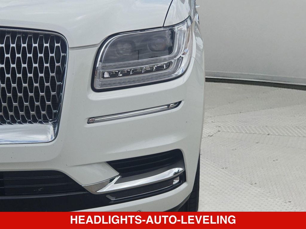 Thumbnail: 2021 Lincoln Navigator - 22