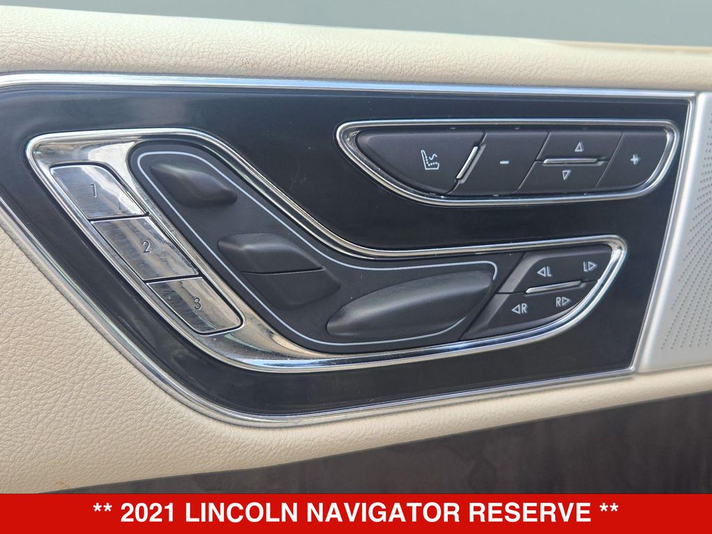 Thumbnail: 2021 Lincoln Navigator - 24