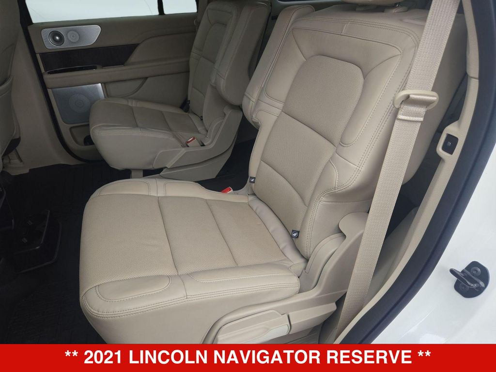 Thumbnail: 2021 Lincoln Navigator - 26