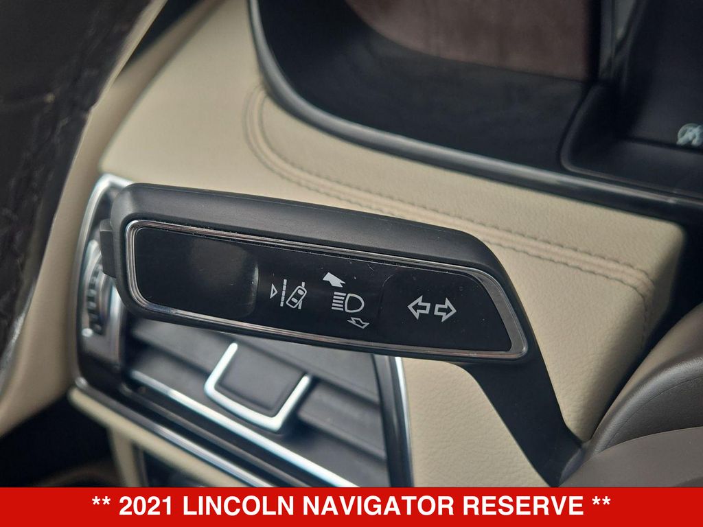 Thumbnail: 2021 Lincoln Navigator - 31