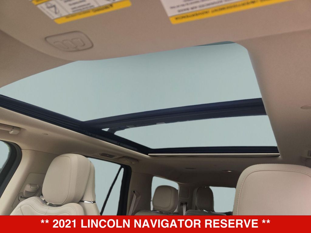 Thumbnail: 2021 Lincoln Navigator - 25